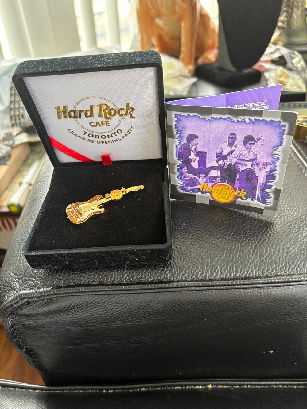 Hard Rock VIP Re Opening Party 2002 Toronto Guitar Pin With Original Velvet Case